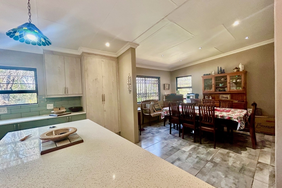 6 Bedroom Property for Sale in Melodie North West